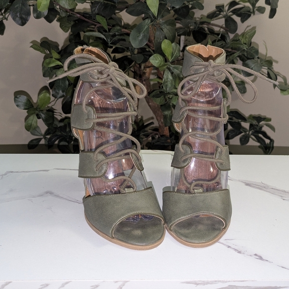 ❤️MUST GO❤️Sugar Olive Green Block Heel Sandals EUC - Picture 5 of 9
